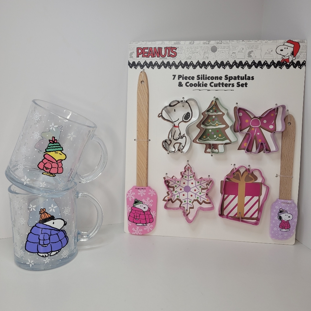 Peanuts Holiday Baking Set + 2 Glass Mugs